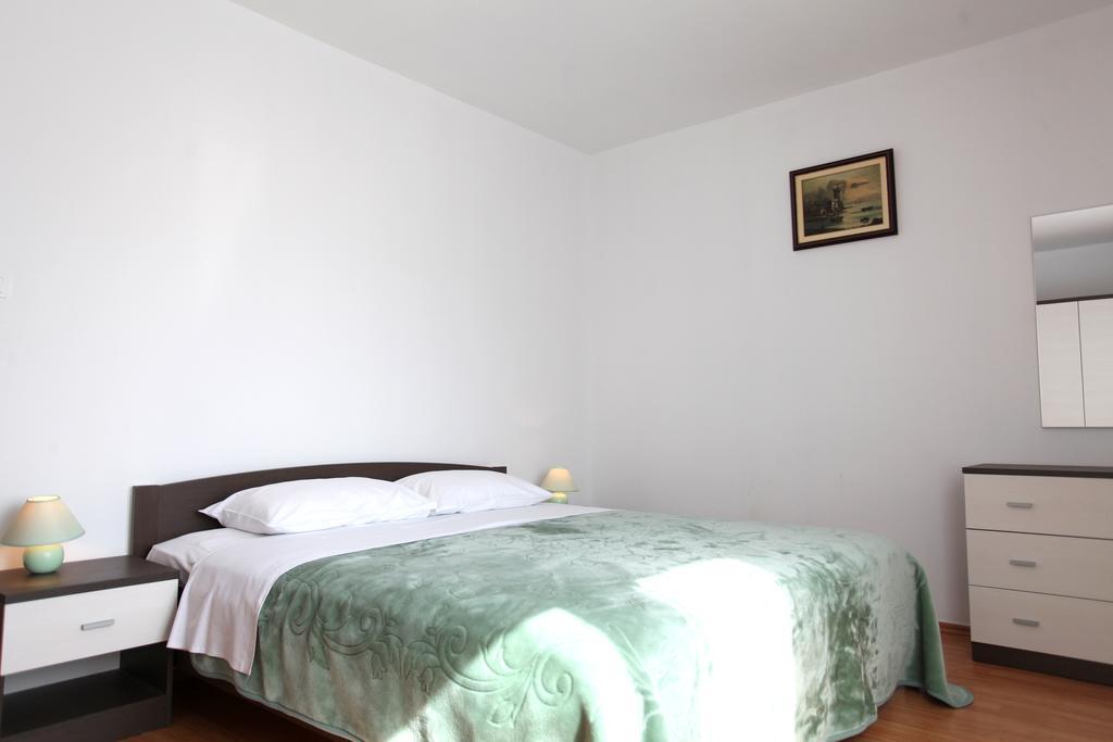 באניולה Apartments Ellen מראה חיצוני תמונה