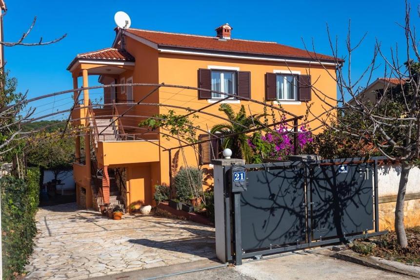 באניולה Apartments Ellen מראה חיצוני תמונה