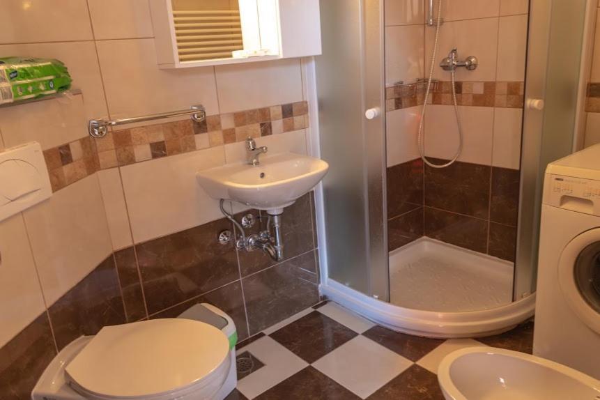 באניולה Apartments Ellen מראה חיצוני תמונה