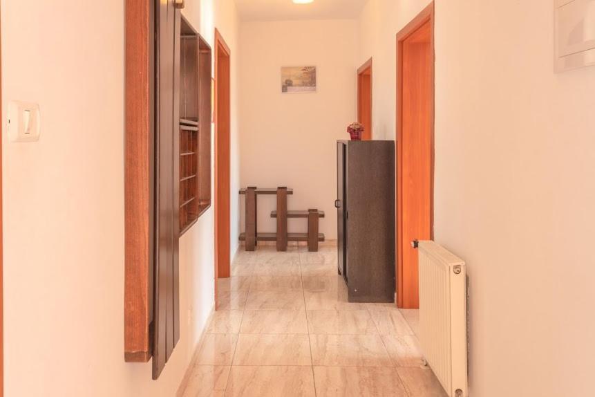 באניולה Apartments Ellen מראה חיצוני תמונה