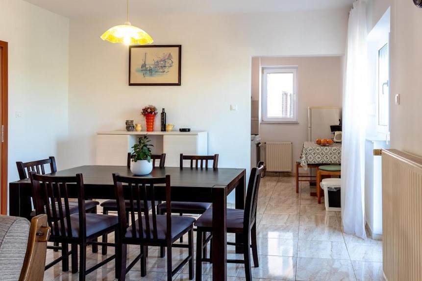 באניולה Apartments Ellen מראה חיצוני תמונה