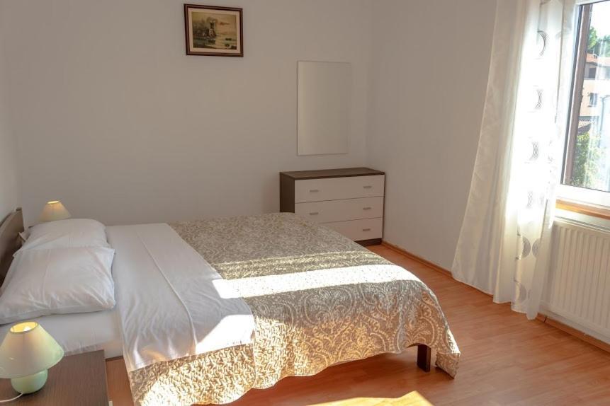 באניולה Apartments Ellen מראה חיצוני תמונה